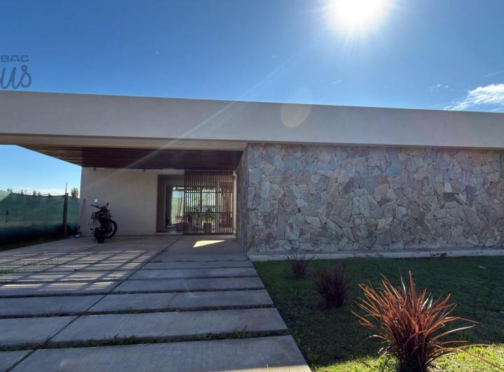 Casa · 133m² · 6 Ambientes · 2 Cocheras
