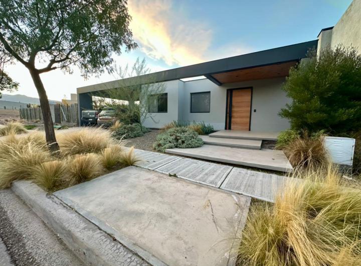 Casa · 153m² · 7 Ambientes · 2 Cocheras