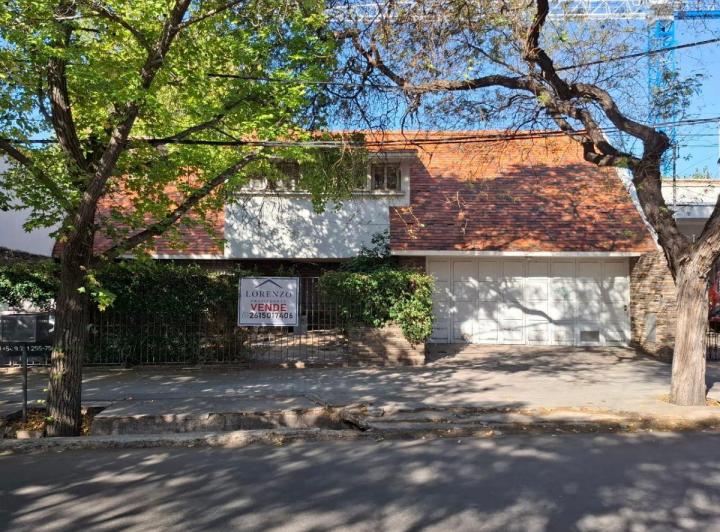 Casa · 291m² · 1 Ambiente · 2 Cocheras