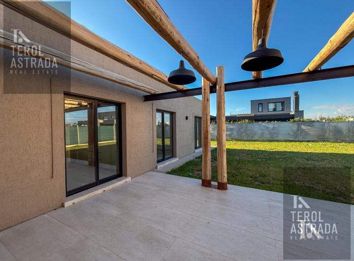 Casa · 150m² · 4 Ambientes · 2 Cocheras
