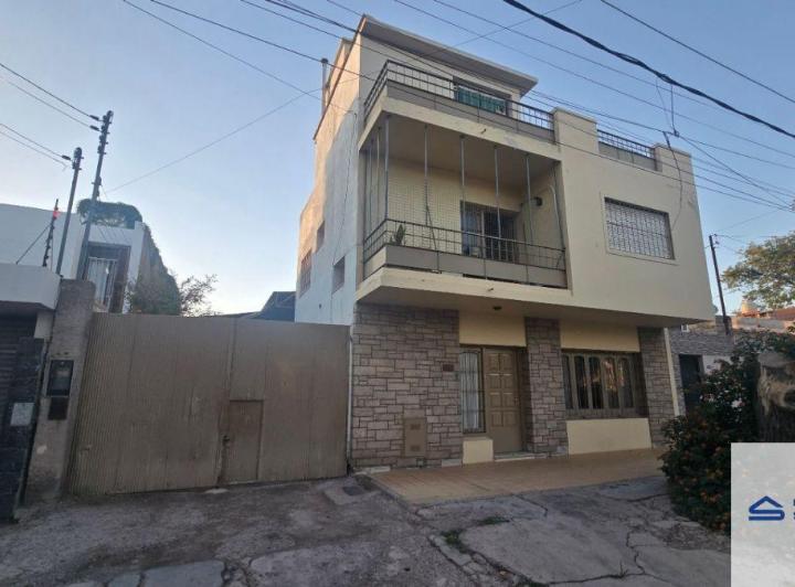 Casa · 447m² · 4 Ambientes · 15 Cocheras