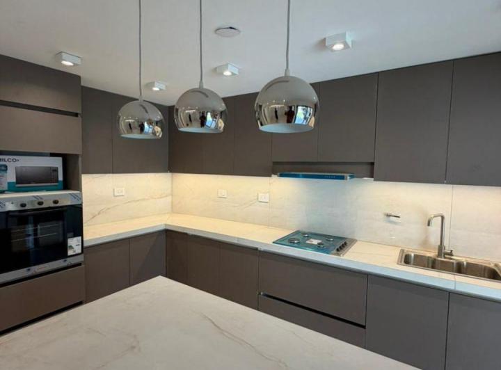 Casa · 150m² · 8 Ambientes · 1 Cochera