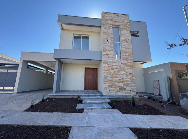 Casa · 296m² · 7 Ambientes · 3 Cocheras
