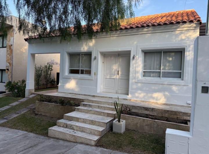 Casa · 143m² · 4 Ambientes · 1 Cochera