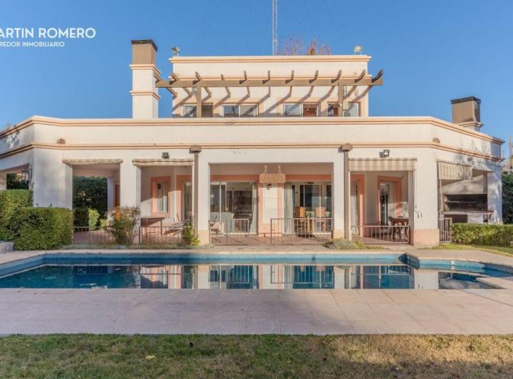 Casa · 194m² · 5 Ambientes · 1 Cochera