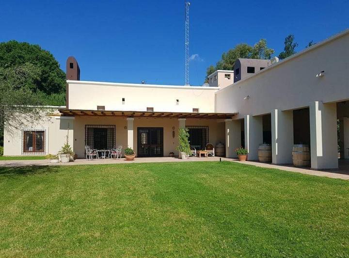 Casa · 460m² · 7 Ambientes · 1 Cochera