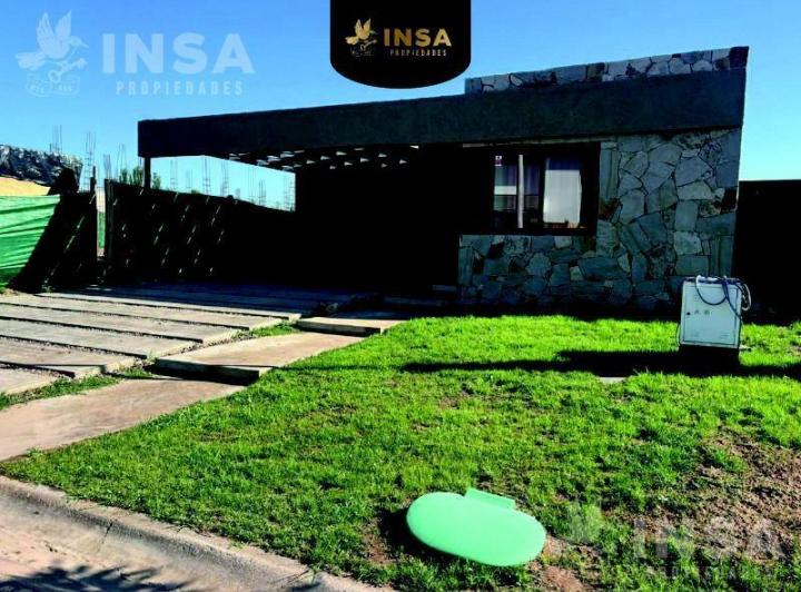 Casa · 135m² · 5 Ambientes · 2 Cocheras