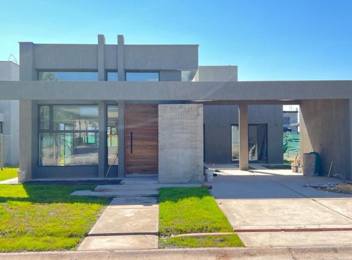 Casa · 501m² · 6 Ambientes · 2 Cocheras
