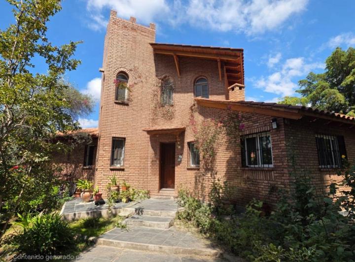 Casa · 223m² · 7 Ambientes · 1 Cochera