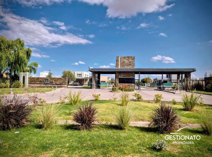Casa · 175m² · 3 Ambientes · 2 Cocheras