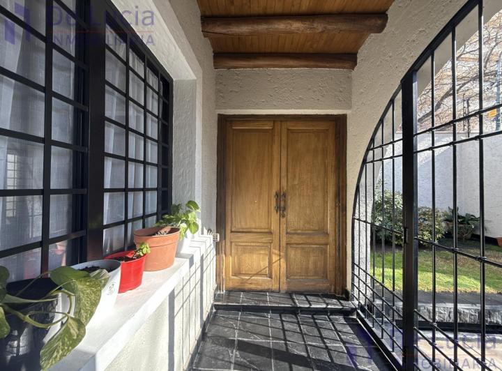 Casa · 113m² · 5 Ambientes · 2 Cocheras