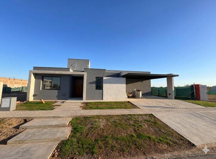 Casa · 190m² · 4 Ambientes · 2 Cocheras