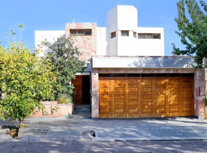 Casa · 313m² · 7 Ambientes · 4 Cocheras