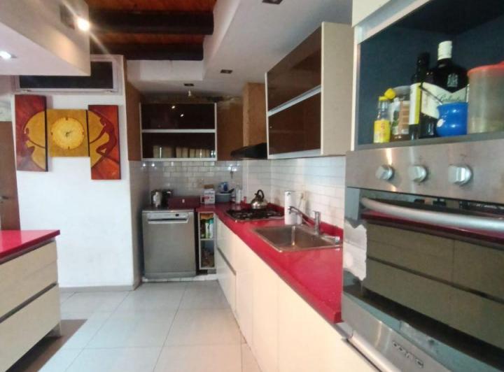 Casa · 350m² · 11 Ambientes · 2 Cocheras