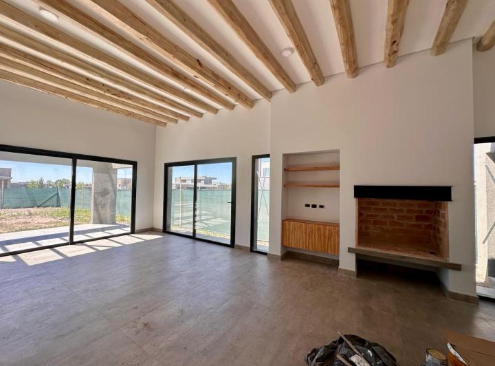 Casa · 621m² · 4 Ambientes