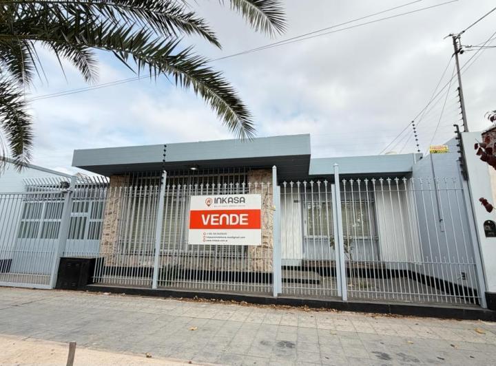 Casa · 224m² · 3 Dormitorios · 3 Cocheras