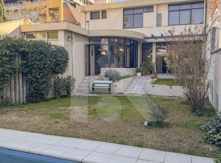 Casa · 379m² · 5 Ambientes · 2 Cocheras