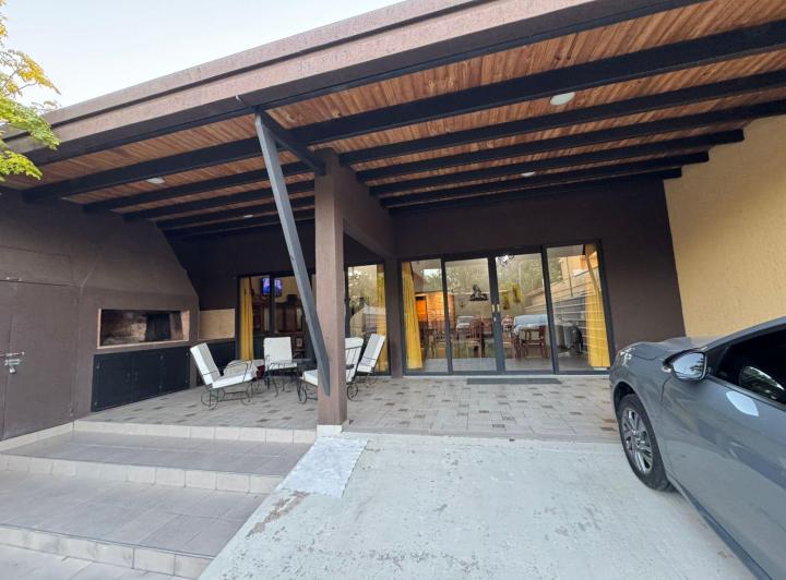 Casa · 70m² · 5 Ambientes · 2 Cocheras