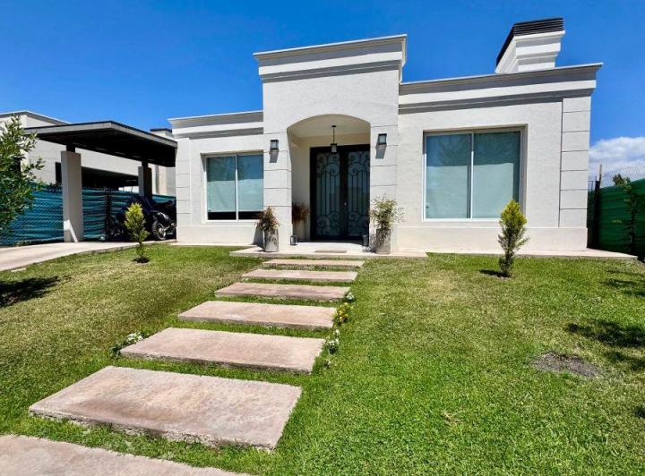 Casa · 205m² · 6 Ambientes · 1 Cochera