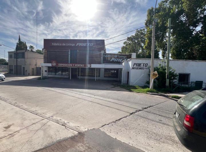 Local comercial · 1972m² · 6 Ambientes · 2 Cocheras