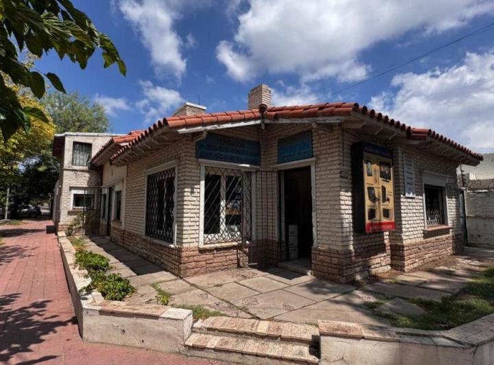 Casa · 487m² · 10 Ambientes · 1 Cochera