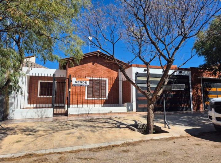 Casa · 122m² · 3 Ambientes · 2 Cocheras