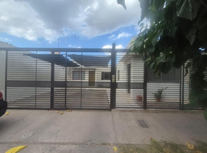 Casa · 65m² · 5 Ambientes · 1 Cochera