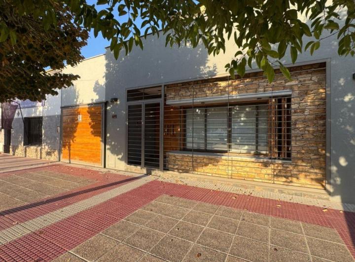 Casa · 362m² · 4 Ambientes · 1 Cochera
