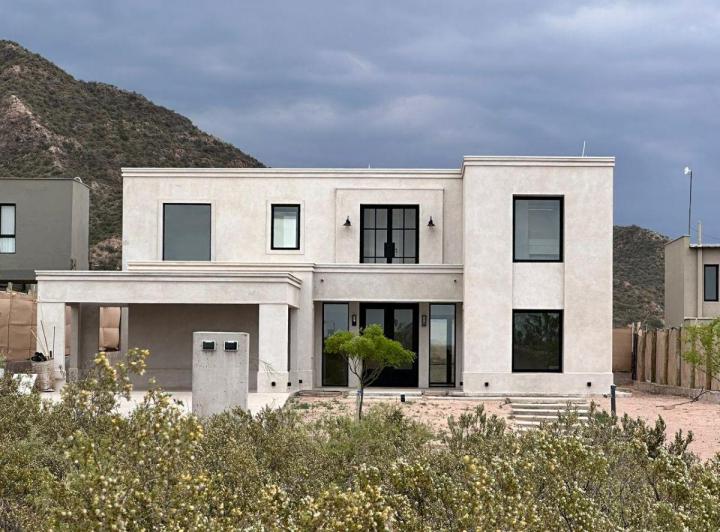 Casa · 537m² · 5 Ambientes · 2 Cocheras