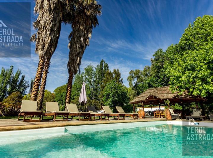 Hotel · 770m² · 10 Ambientes