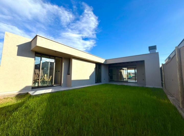 Casa · 165m² · 5 Ambientes · 2 Cocheras
