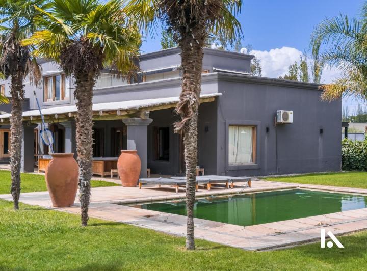 Casa · 628m² · 6 Ambientes · 6 Cocheras