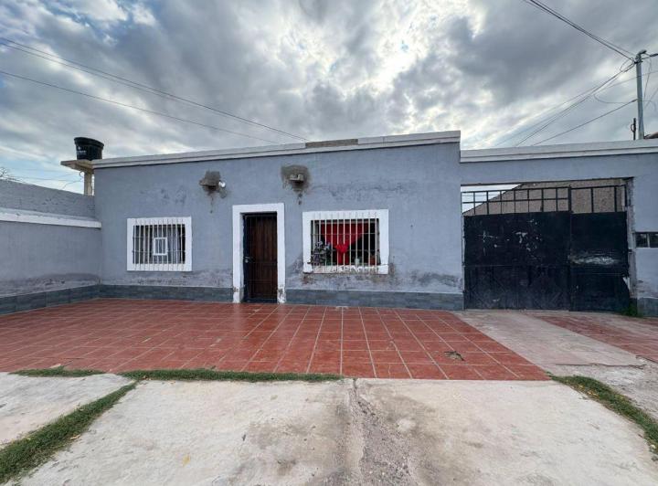 Casa · 180m² · 5 Ambientes · 3 Cocheras