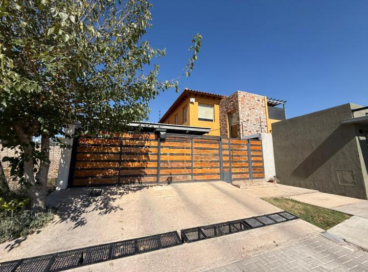 Casa · 336m²