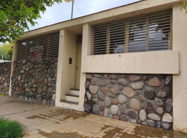 Casa · 130m² · 4 Ambientes · 1 Cochera