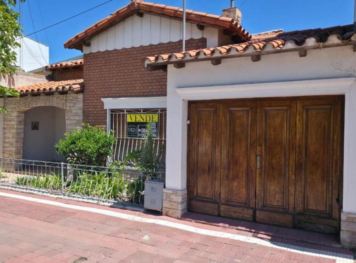 Casa · 173m² · 7 Ambientes · 1 Cochera