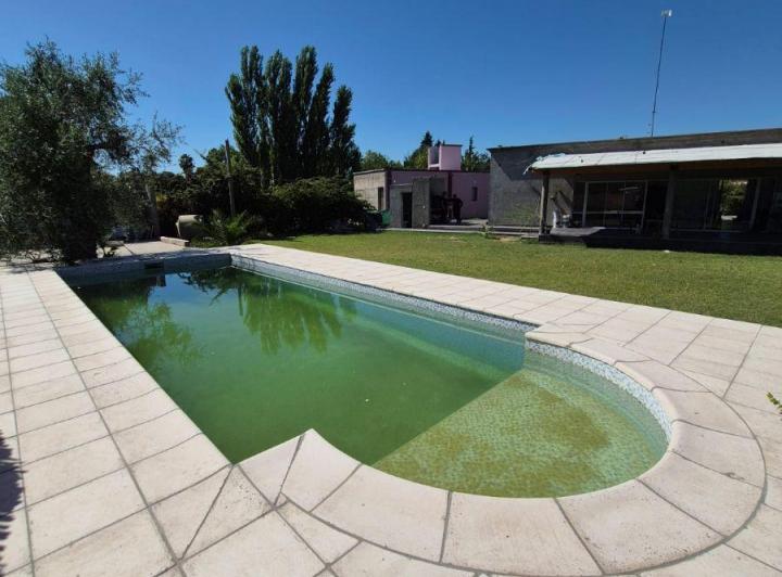 Casa · 220m² · 6 Ambientes · 2 Cocheras