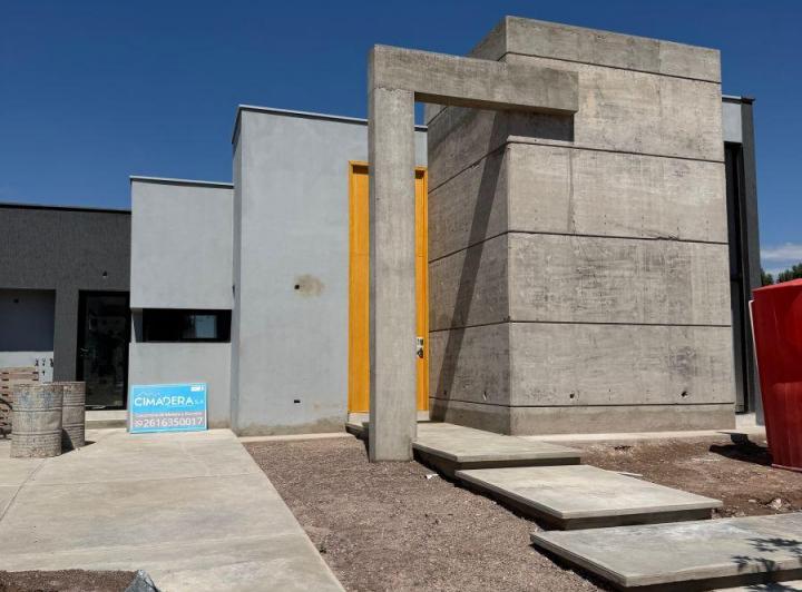 Casa · 220m² · 1 Ambiente · 2 Cocheras