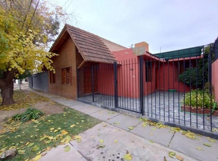 Casa · 177m² · 6 Ambientes · 2 Cocheras