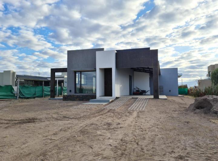 Casa · 198m² · 3 Dormitorios · 1 Cochera
