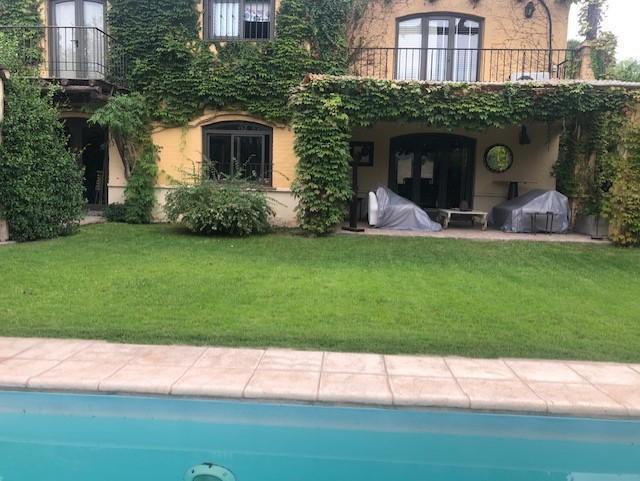 Casa · 300m² · 7 Ambientes · 2 Cocheras