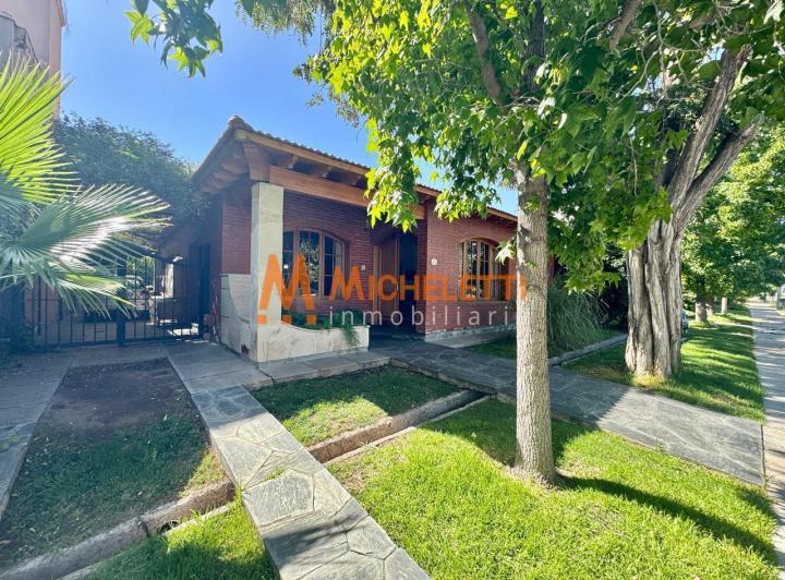Casa · 229m² · 3 Dormitorios · 3 Cocheras