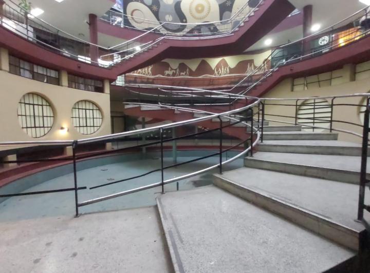 Local comercial · 2300m² · 5 Dormitorios