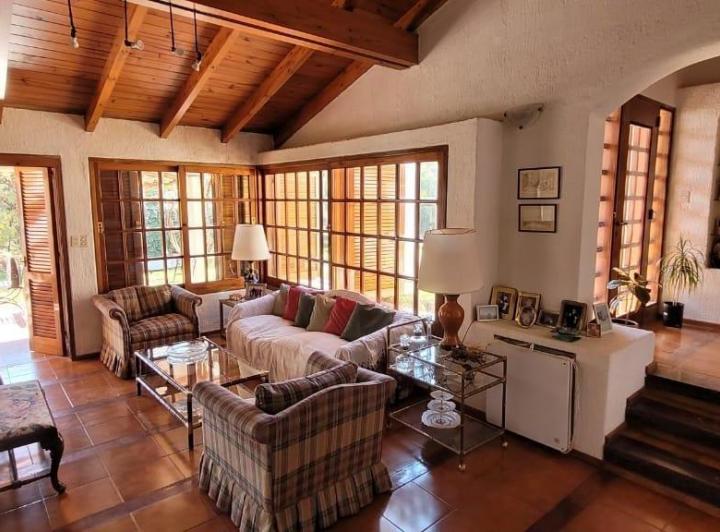 Casa · 220ha · 8 Ambientes · 1 Cochera