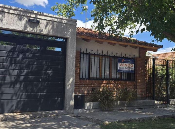 Casa · 140m² · 4 Ambientes · 2 Cocheras