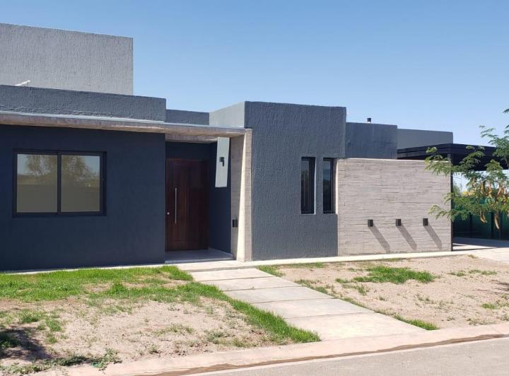 Casa · 190m² · 4 Ambientes · 2 Cocheras