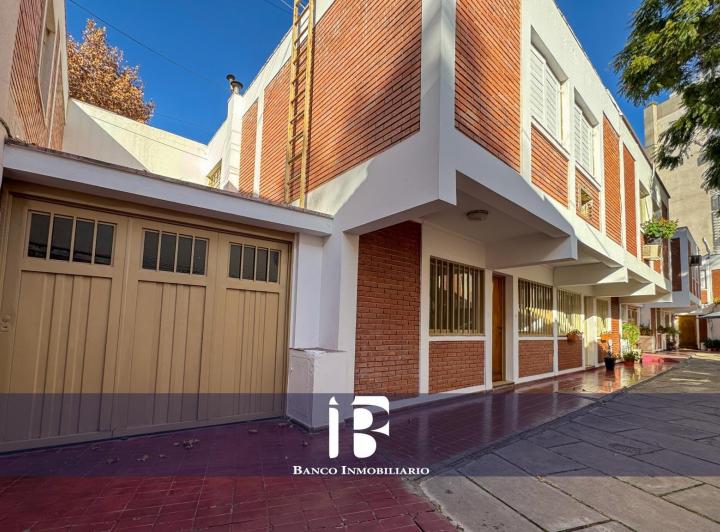 Casa · 98m² · 5 Ambientes · 1 Cochera