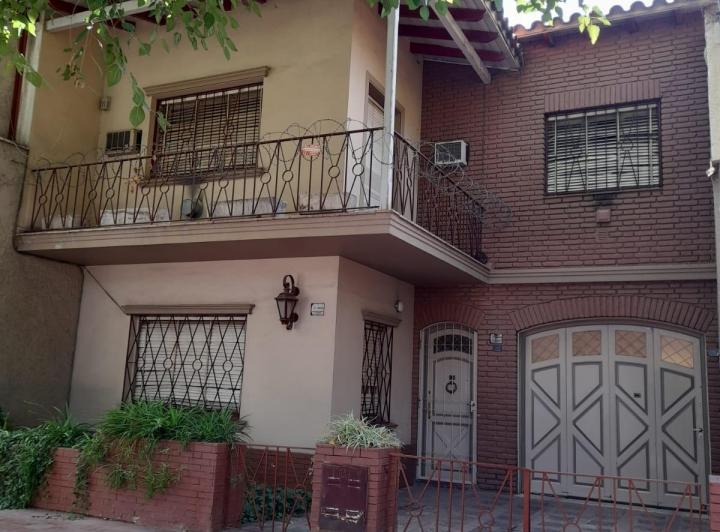 Casa · 254m² · 4 Dormitorios · 2 Cocheras