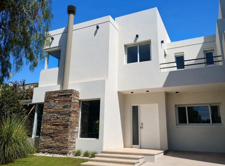 Casa · 182m² · 8 Ambientes