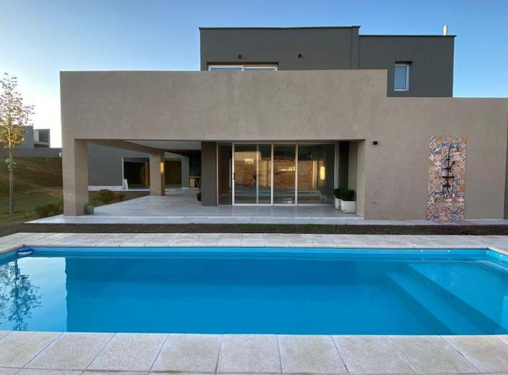 Casa · 510m² · 7 Ambientes · 3 Cocheras